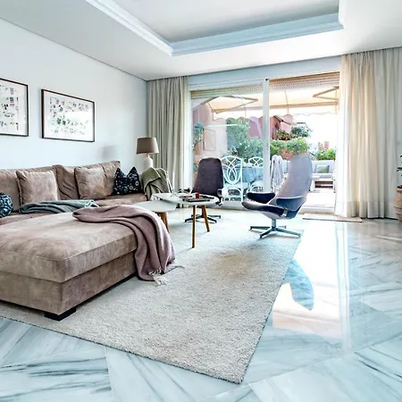 Hébergement de vacances Tropical Palmy 3 Bedroom Townhouse In Nueva Andalucia Close To Puerto Banus Marbellac