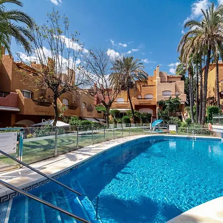 بيت للعطل Tropical Palmy 3 Bedroom Townhouse In Nueva Andalucia Close To Puerto Banus *