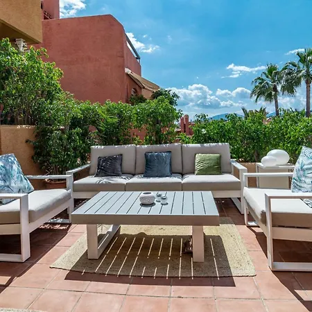 Tropical Palmy 3 Bedroom Townhouse In Nueva Andalucia Close To Puerto Banus Hébergement de vacances *