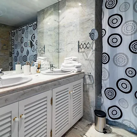 Dom wakacyjny Tropical Palmy 3 Bedroom Townhouse In Nueva Andalucia Close To Puerto Banus Marbella