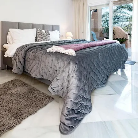 Hébergement de vacances Tropical Palmy 3 Bedroom Townhouse In Nueva Andalucia Close To Puerto Banus Marbellac