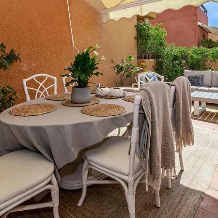 Hébergement de vacances Tropical Palmy 3 Bedroom Townhouse In Nueva Andalucia Close To Puerto Banus *