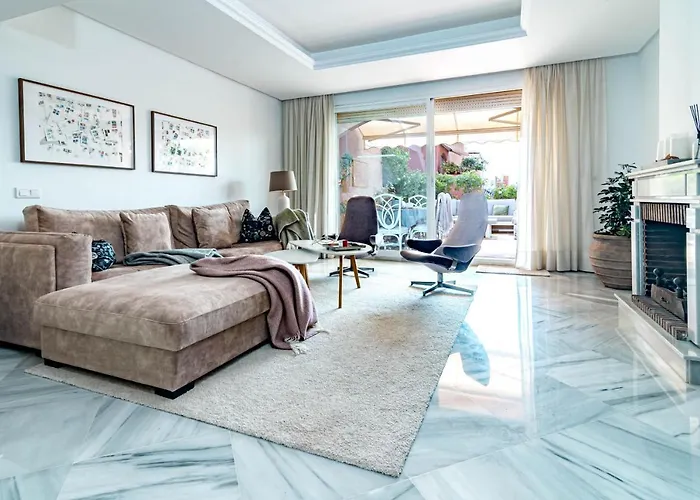 別荘 Tropical Palmy 3 Bedroom Townhouse In Nueva Andalucia Close To Puerto Banus マルベーリャ