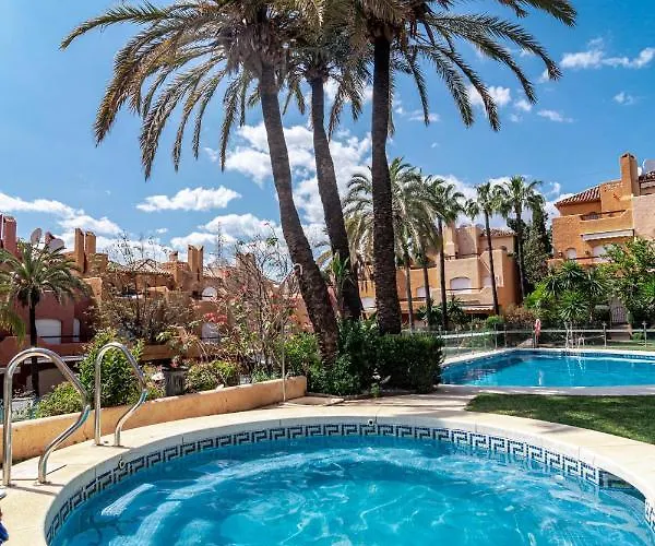 Tropical Palmy 3 Bedroom Townhouse In Nueva Andalucia Close To Puerto Banus マルベーリャ