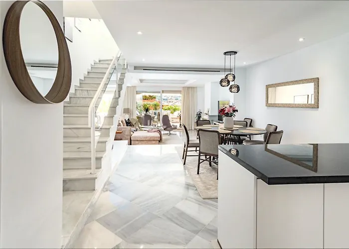 Tropical Palmy 3 Bedroom Townhouse In Nueva Andalucia Close To Puerto Banus マルベーリャ
