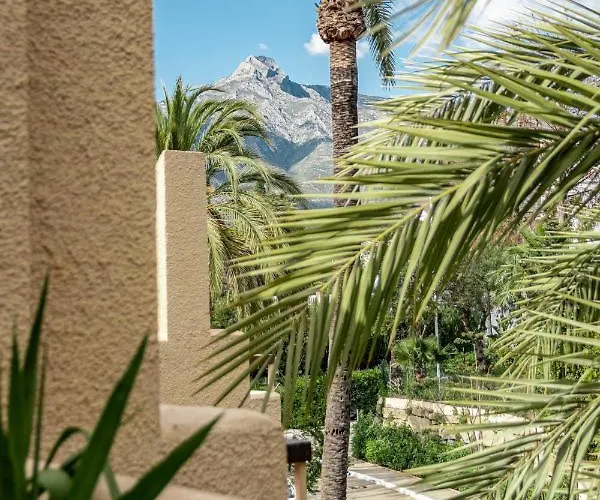 Tropical Palmy 3 Bedroom Townhouse In Nueva Andalucia Close To Puerto Banus 別荘